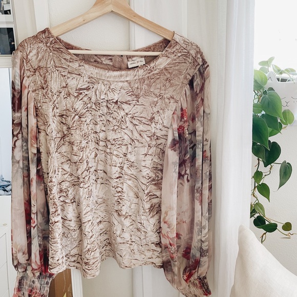 Anthropologie Tops - Anthropologie | meadow rue crushed velvet pink floral sleeves blouse 🌸